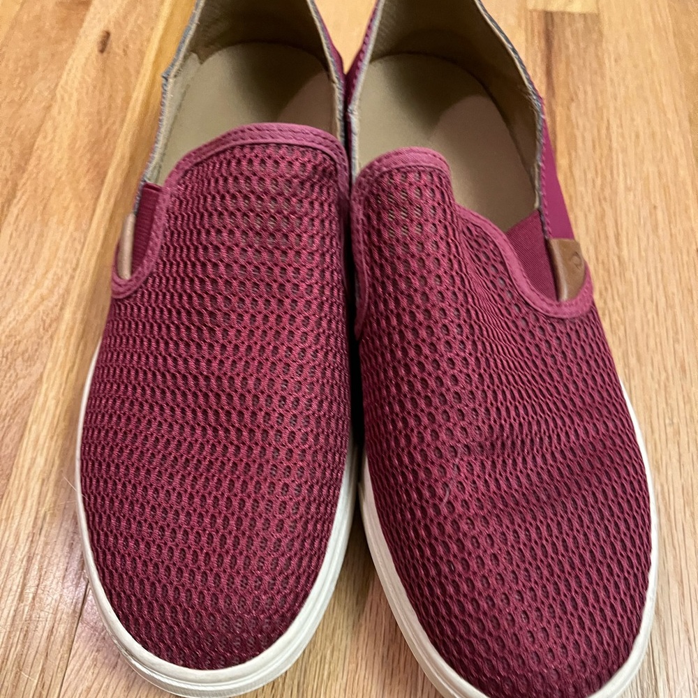 Olukai Slip Ons, 9.5